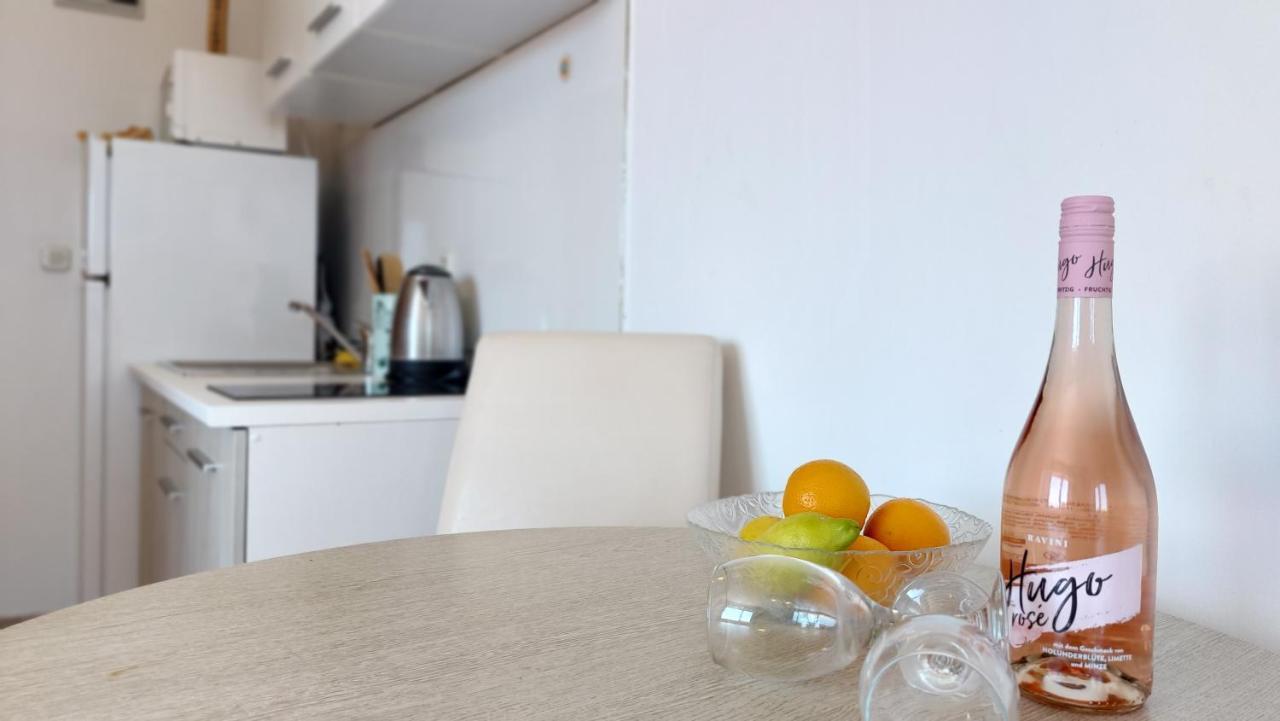 Sea Side Apartments Водице Екстер'єр фото