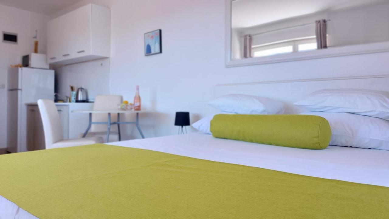 Sea Side Apartments Водице Екстер'єр фото
