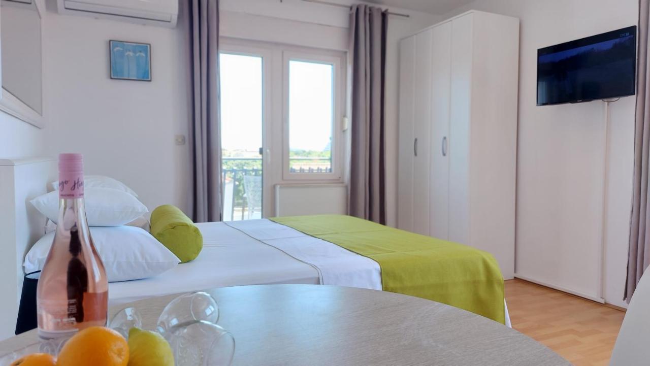 Sea Side Apartments Водице Екстер'єр фото