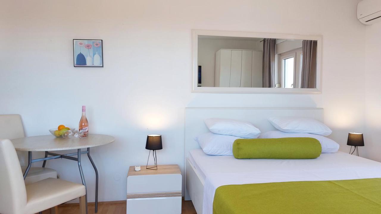 Sea Side Apartments Водице Екстер'єр фото