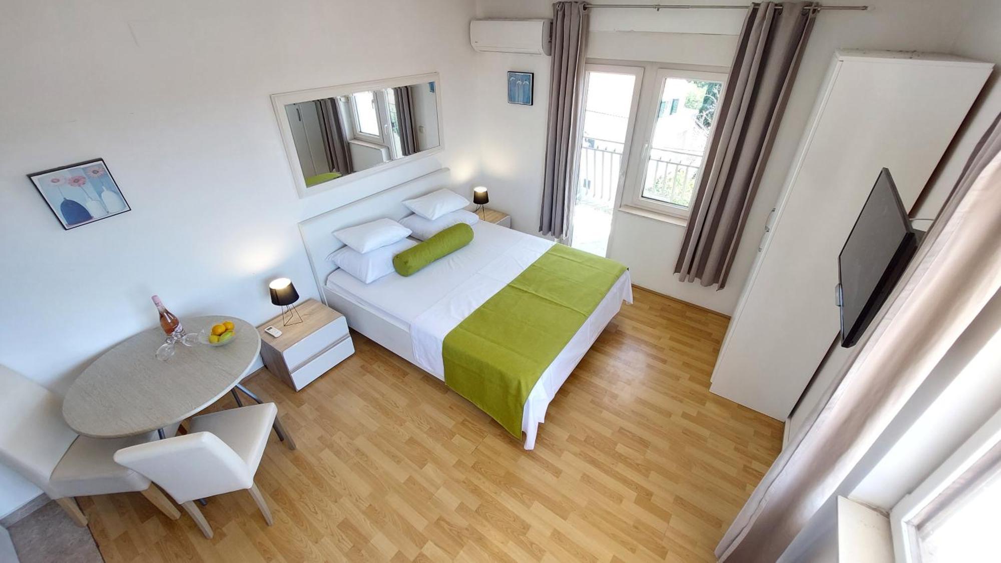 Sea Side Apartments Водице Екстер'єр фото