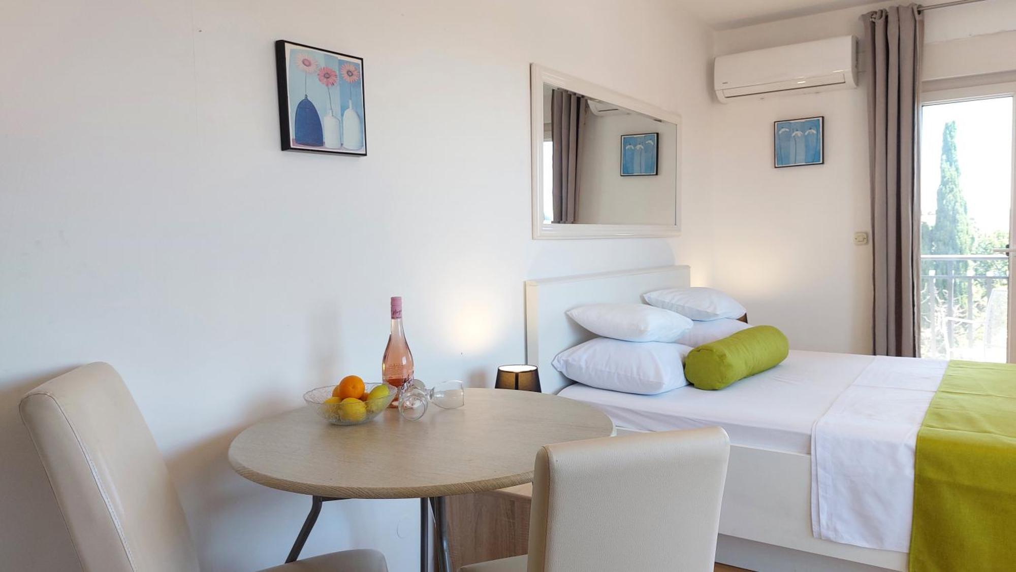 Sea Side Apartments Водице Екстер'єр фото