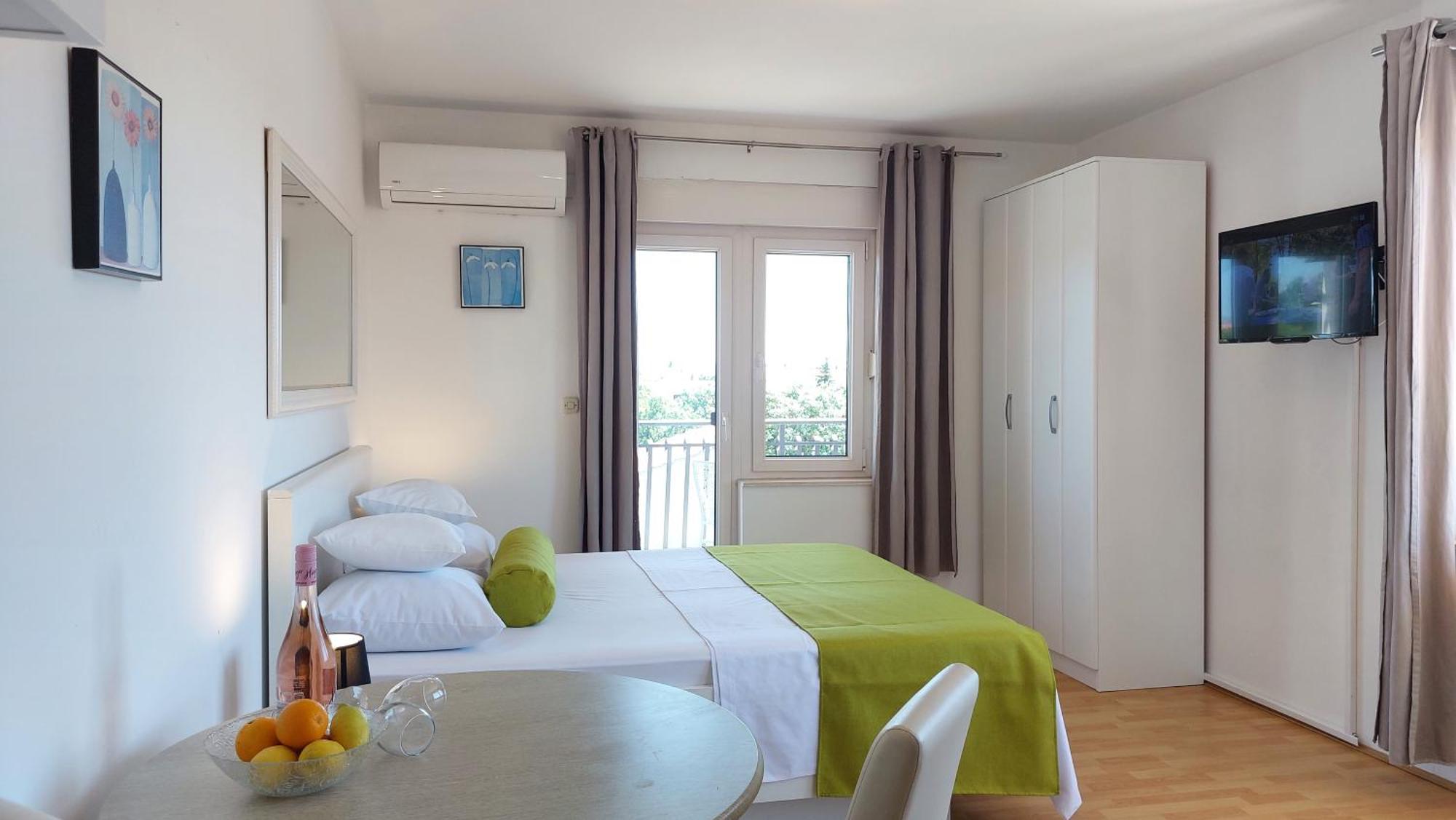 Sea Side Apartments Водице Екстер'єр фото