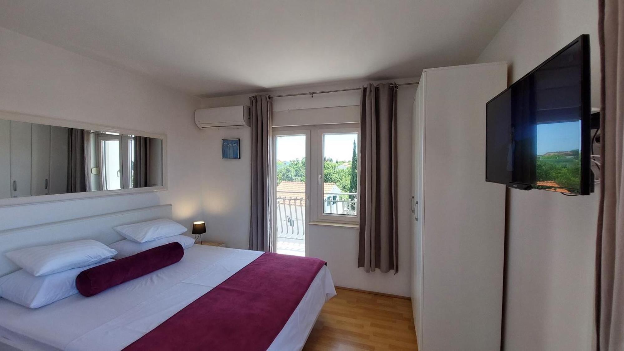 Sea Side Apartments Водице Екстер'єр фото